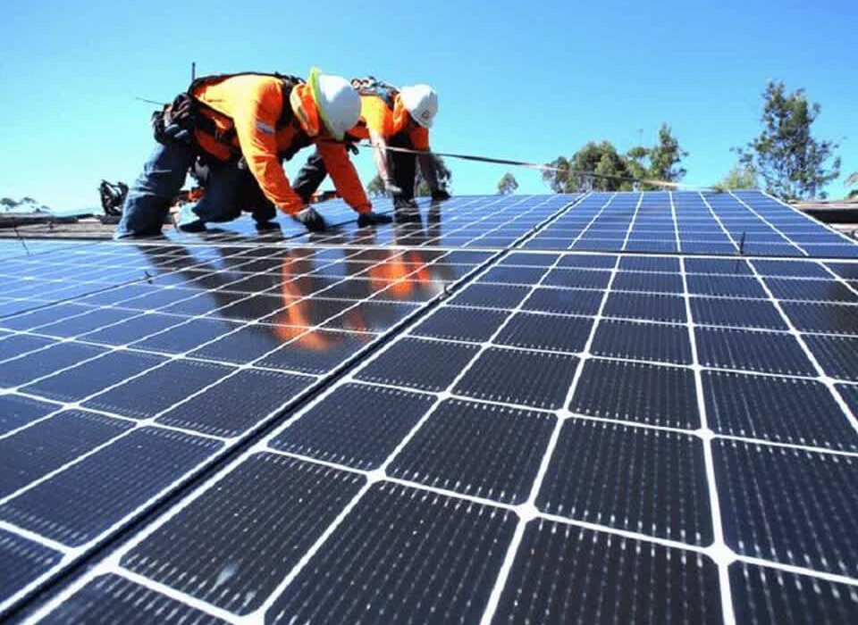 آغاز نصب پنل‌های خورشیدی در ۹ واحد آموزشی استان مرکزی