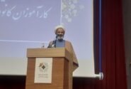بهترین وکیل کسی است که از حق دفاع کند