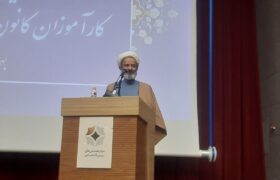 بهترین وکیل کسی است که از حق دفاع کند