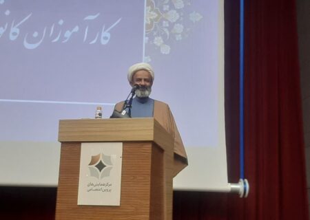 بهترین وکیل کسی است که از حق دفاع کند